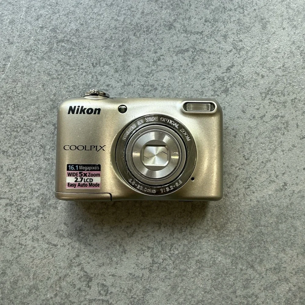 Nikon Coolpix L27 16.1MP Digital Camera Silver For Parts READ